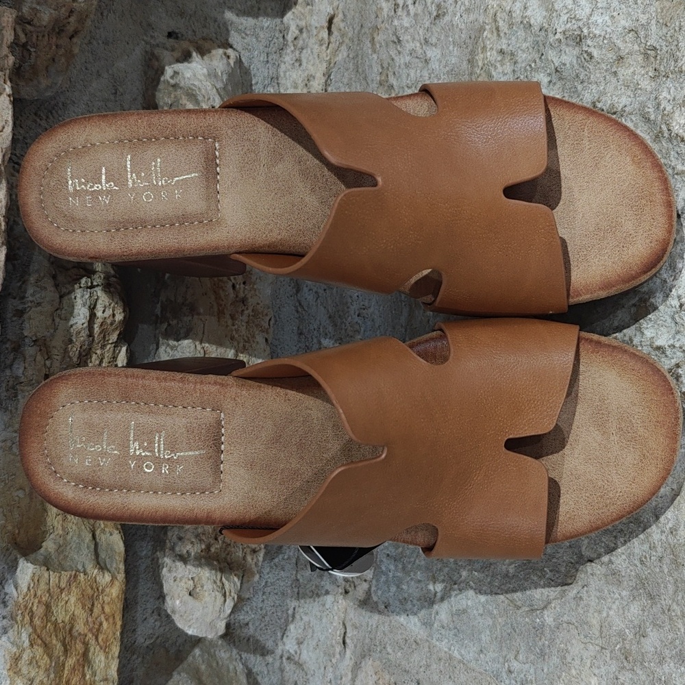 Tan Sandals with Gold Accents - Picture 4 of 8